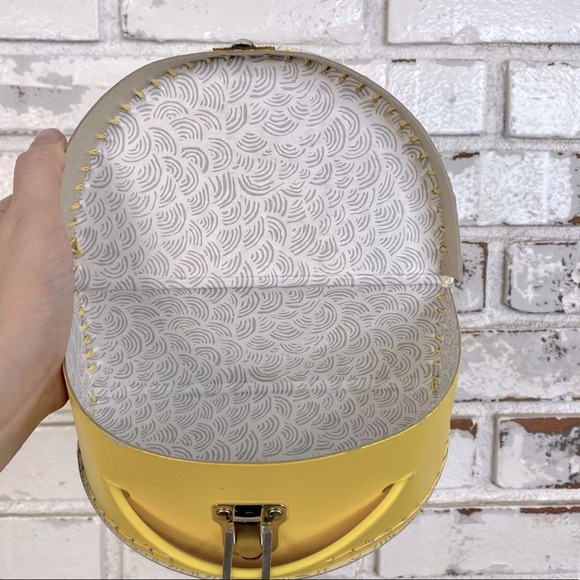 Cardboard Yellow Lemon Clutch - Picture 4 of 4